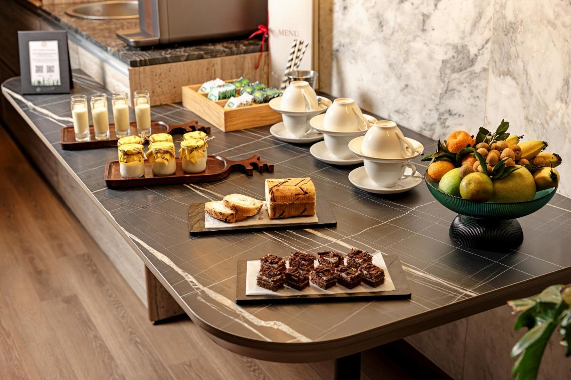 La Siesta Classic Hang Thung Ханой Екстер'єр фото A buffet with a selection of desserts